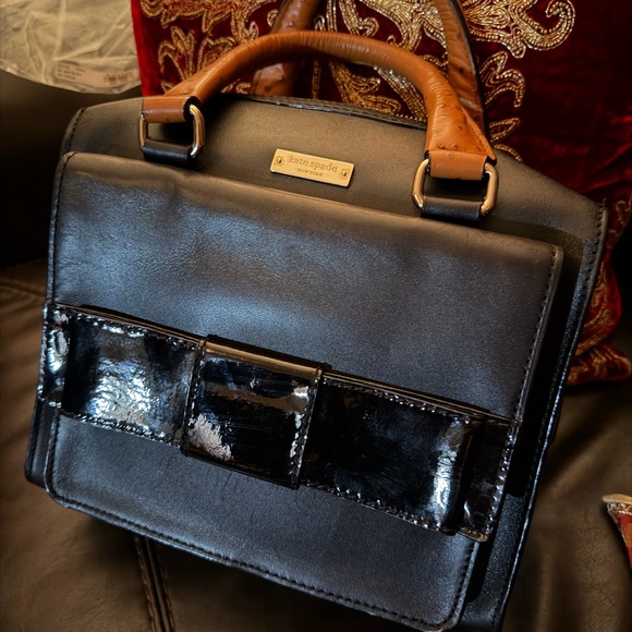Kate Spade Black and Tan Satchel EUC. Clean inside and out. Gorgeous - Picture 2 of 6